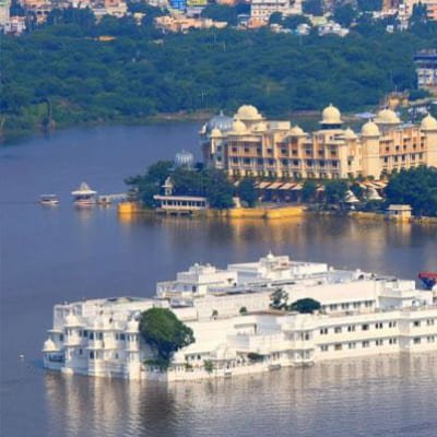 Udaipur Heritage Tour with Vintage Cars & Haveli Exploration