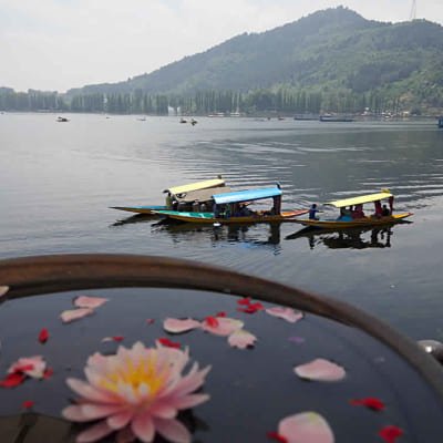 KASHMIR & LADAKH: A JOURNEY OF TRANQUILITY AND GRANDEUR