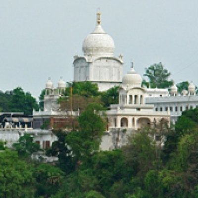 Divine Excursion: Gurudwara & Temple Tour from Dehradun