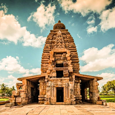 Hubli to Badami, Aihole, Pattadakal, Hampi & Bangalore Tour
