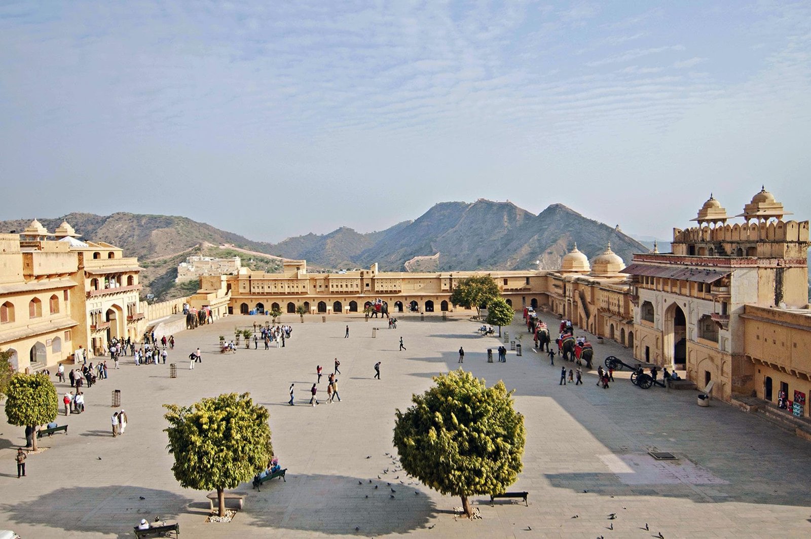 Colors of Jaipur: Sightseeing & Shopping Tour from Delhi