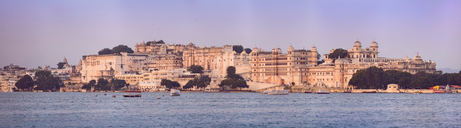 Udaipur Sightseeing and Boat Ride Tour