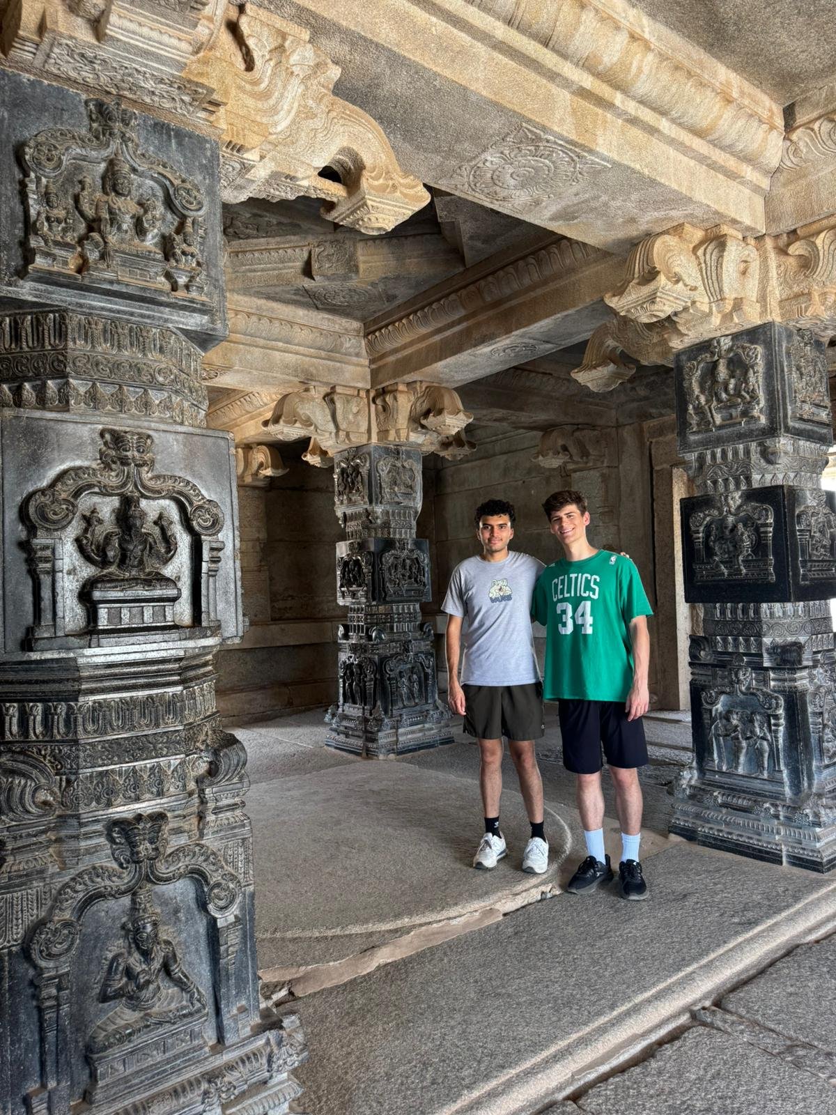 Gems of South India Tour: Caves, Palaces, Temples & Backwaters