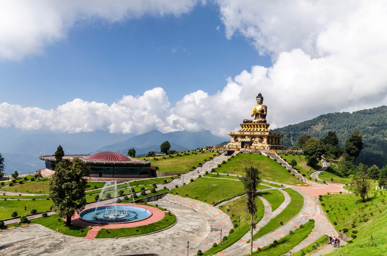 Tea Gardens and Monasteries of Darjeeling and Gangtok