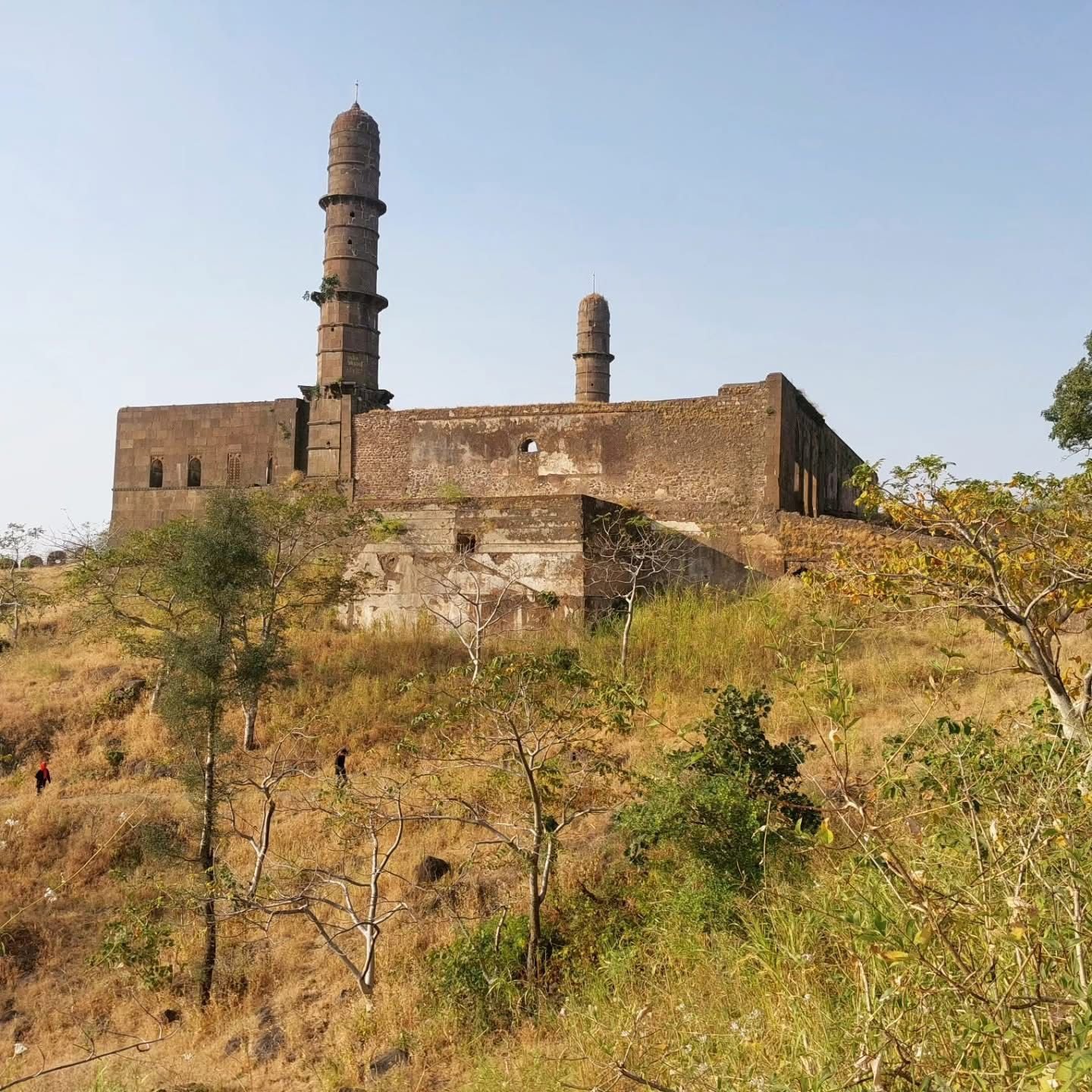 Fortress of Legends: Exploring Asirgarh Fort from Indore