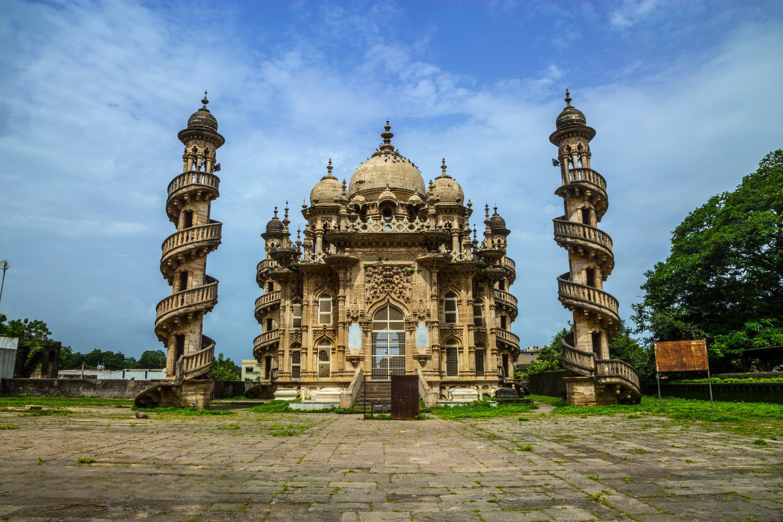 Sacred Junagarh: Pilgrimage & History Tour From Rajkot 