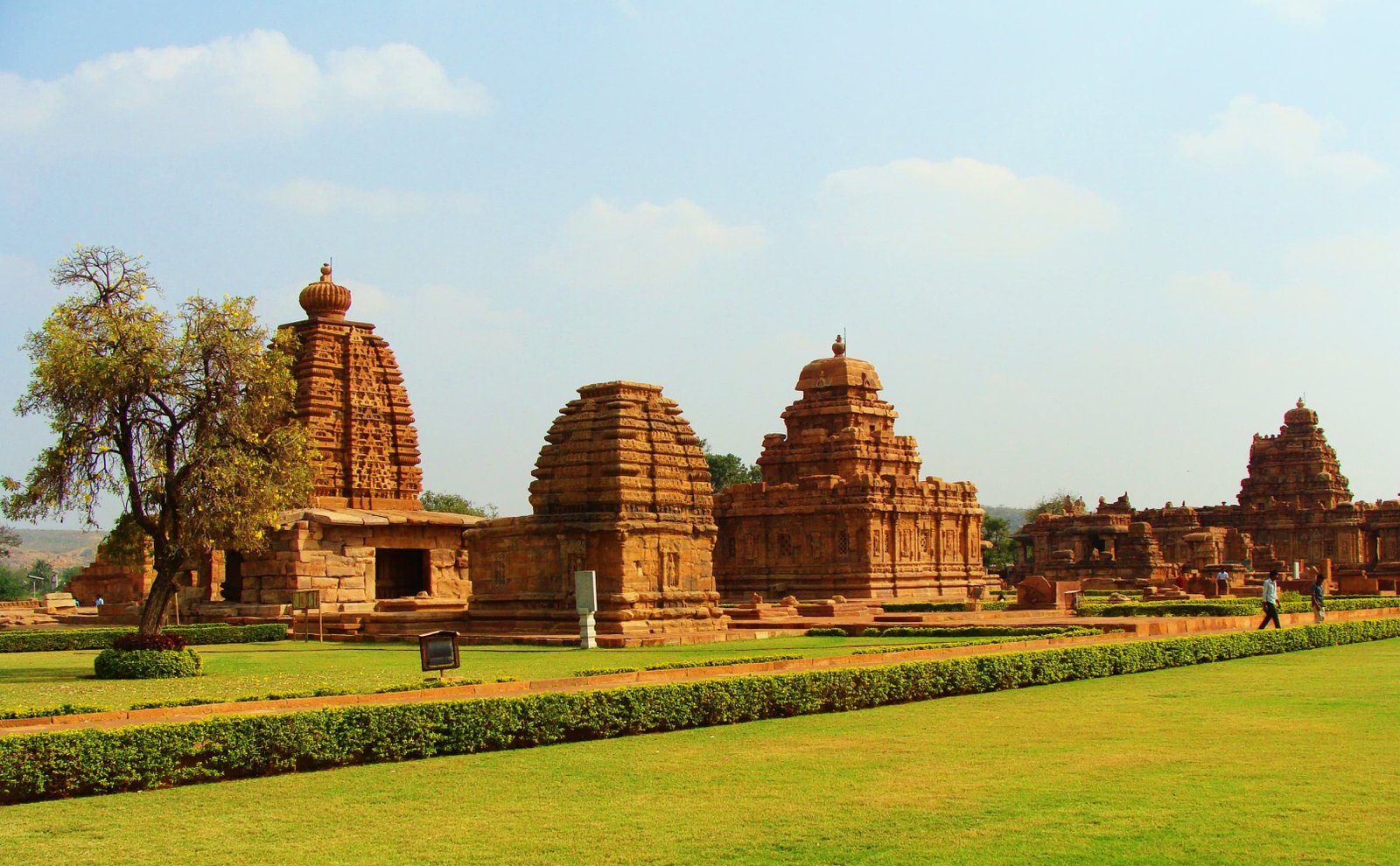 Must See Monuments, Temples & Beach Tour of India
