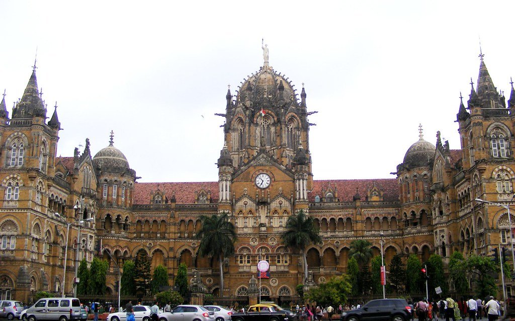 Grand Imperial Monuments & Backwater of Kerala Tour From Mumbai