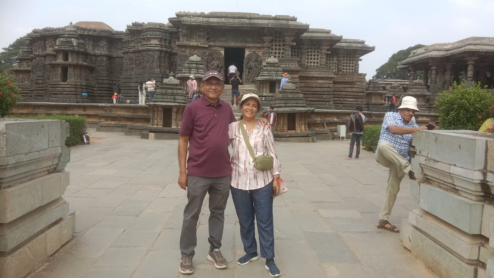 South India Rich Temples, Tea Estate and Culture Tour from Chennai 
